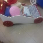 سرير اطفال على شكل سيارة