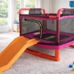 ترامبولين مع زحليقة مخصصاً للأطفال،